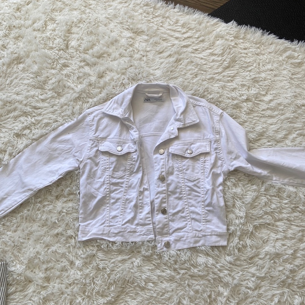 Used Zara Jean jacket - a little stain look at picture